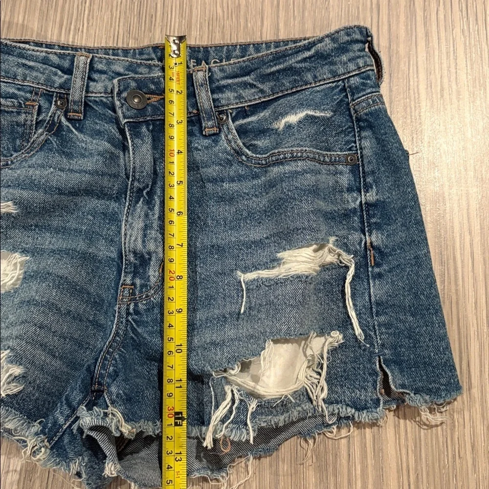 American Eagle Distressed Denim Cutoff Shorts Size 6 Raw Hem